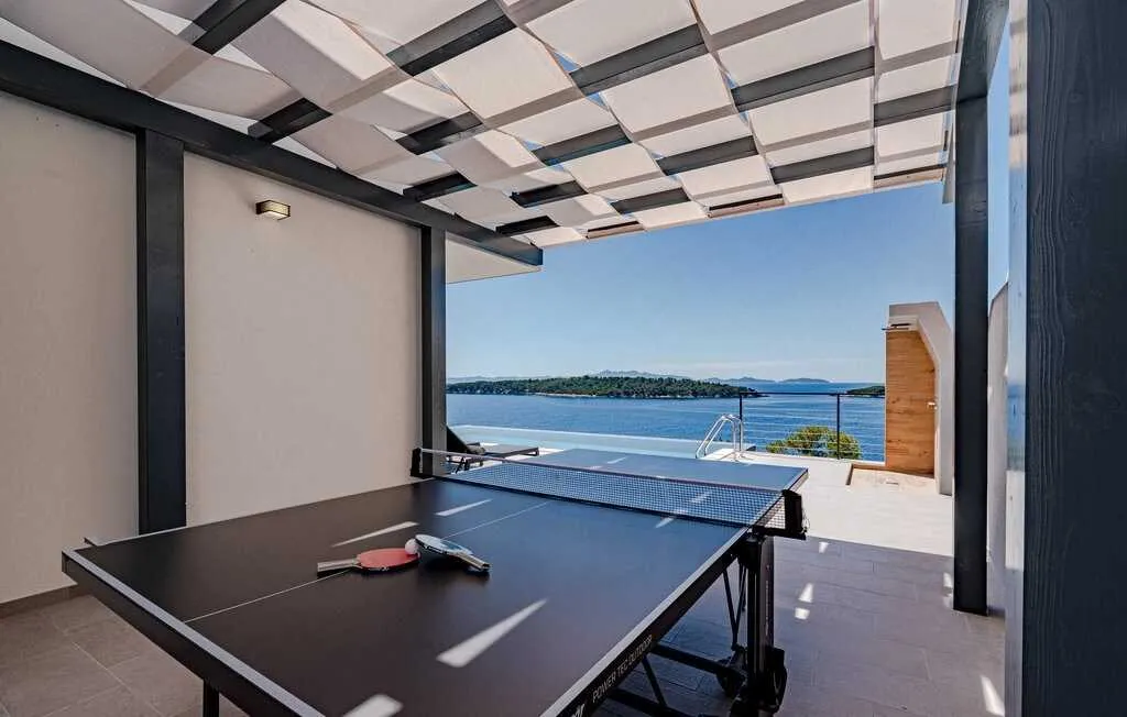 2-Bedroom Villa with Private Pool in Blato