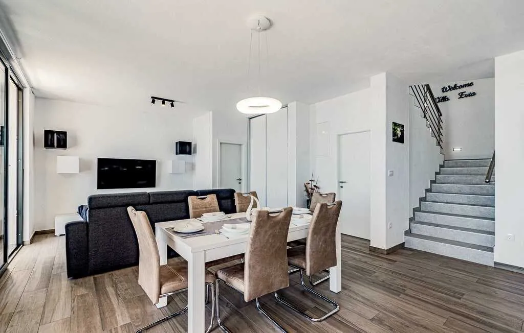 2-Bedroom Villa with Private Pool in Blato