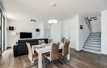 2-Bedroom Villa with Private Pool in Blato