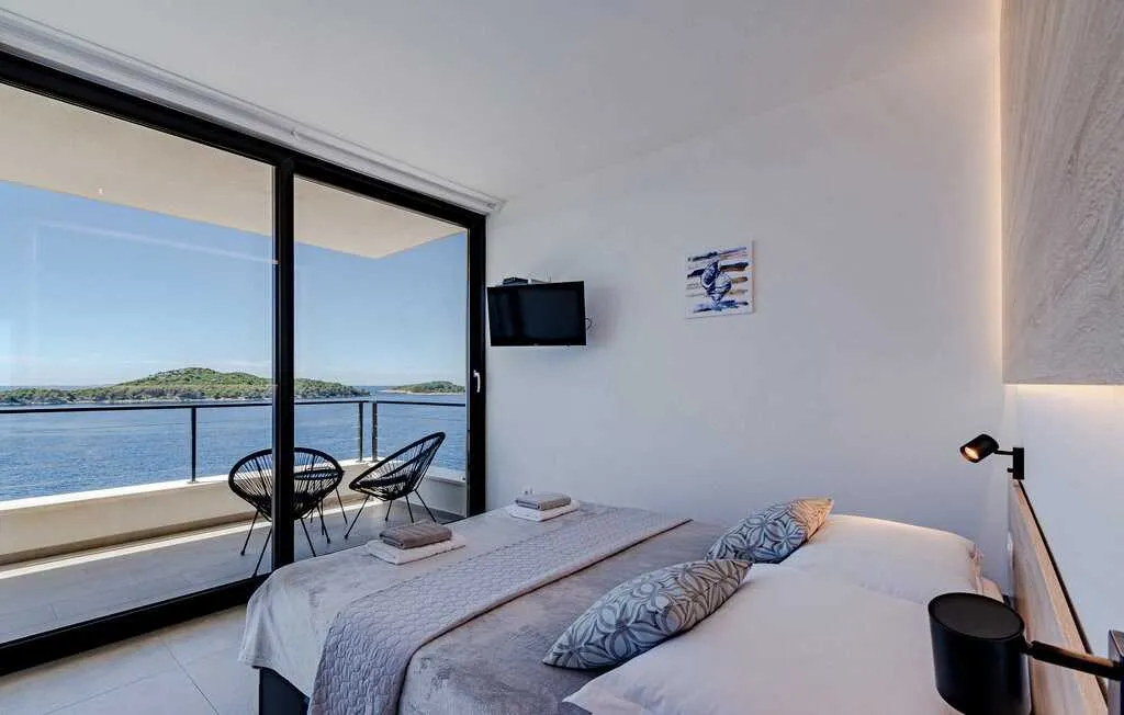 2-Bedroom Villa with Private Pool in Blato