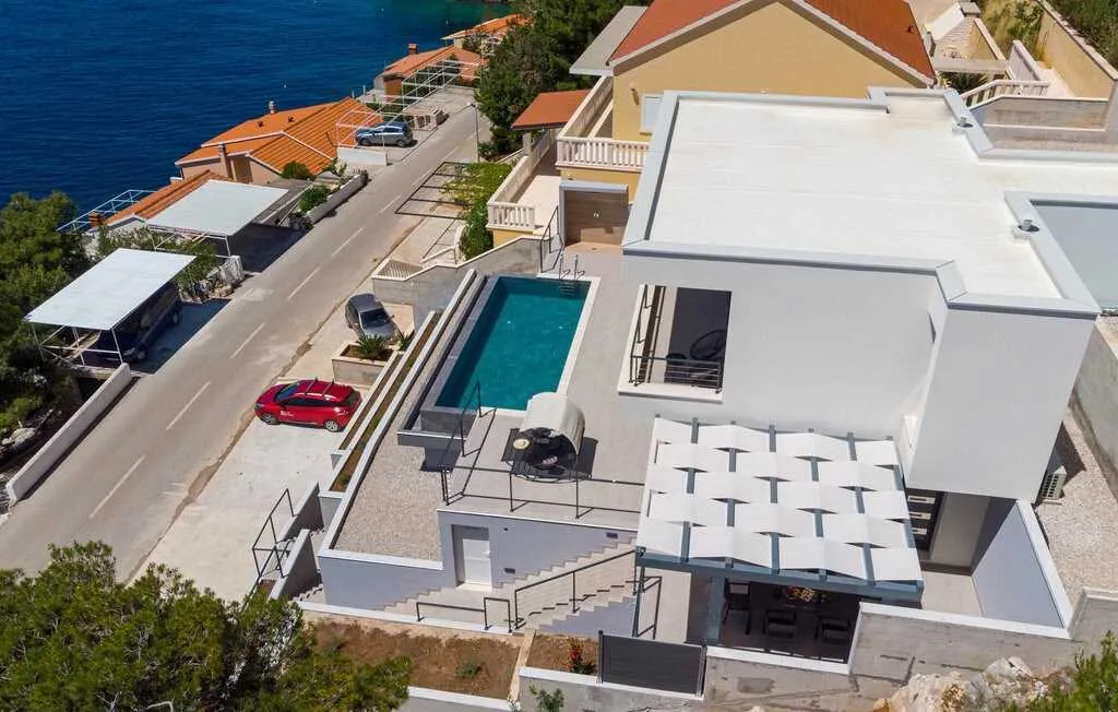 2-Bedroom Villa with Private Pool in Blato