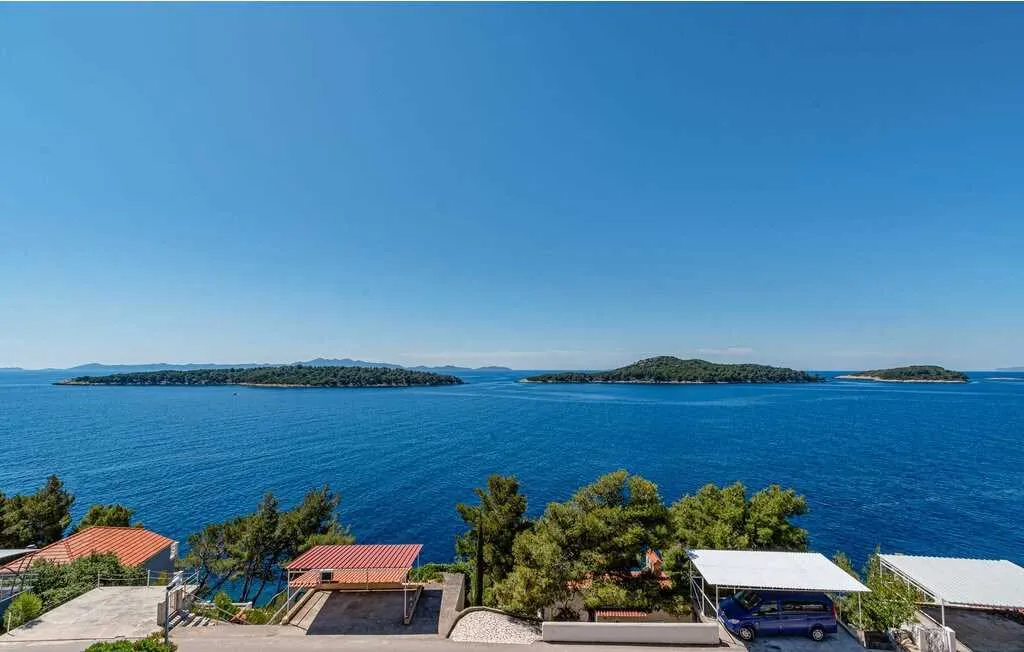2-Bedroom Villa with Private Pool in Blato