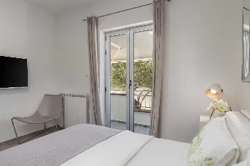 Villa in Bibinje for 12 Guests with Heated Pool