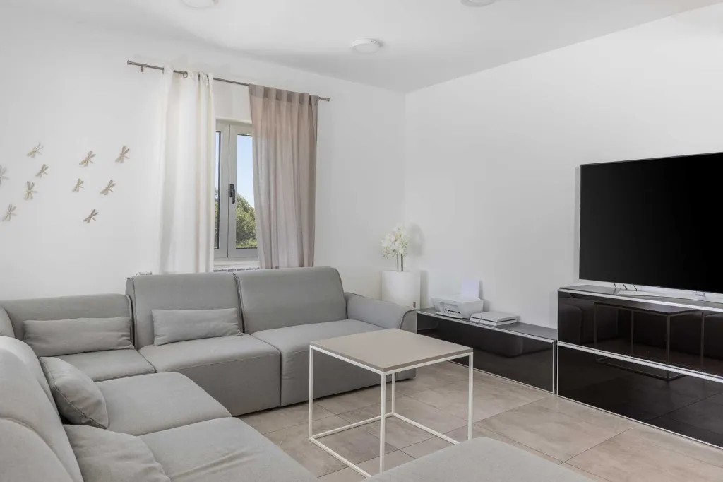 Villa in Bibinje for 12 Guests with Heated Pool