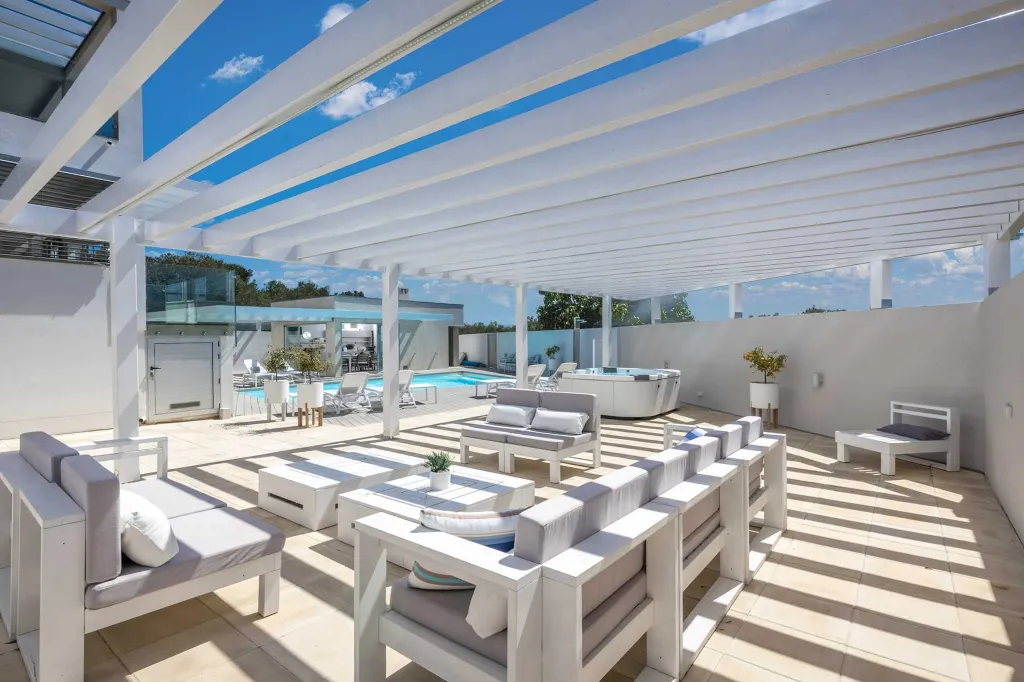 Villa in Bibinje for 12 Guests with Heated Pool