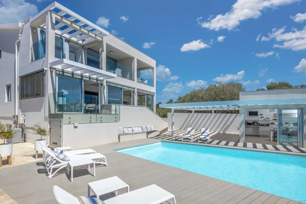 Villa in Bibinje for 12 Guests with Heated Pool