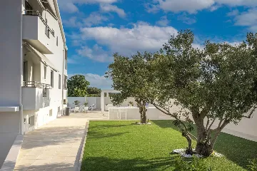 Villa in Bibinje for 12 Guests with Heated Pool