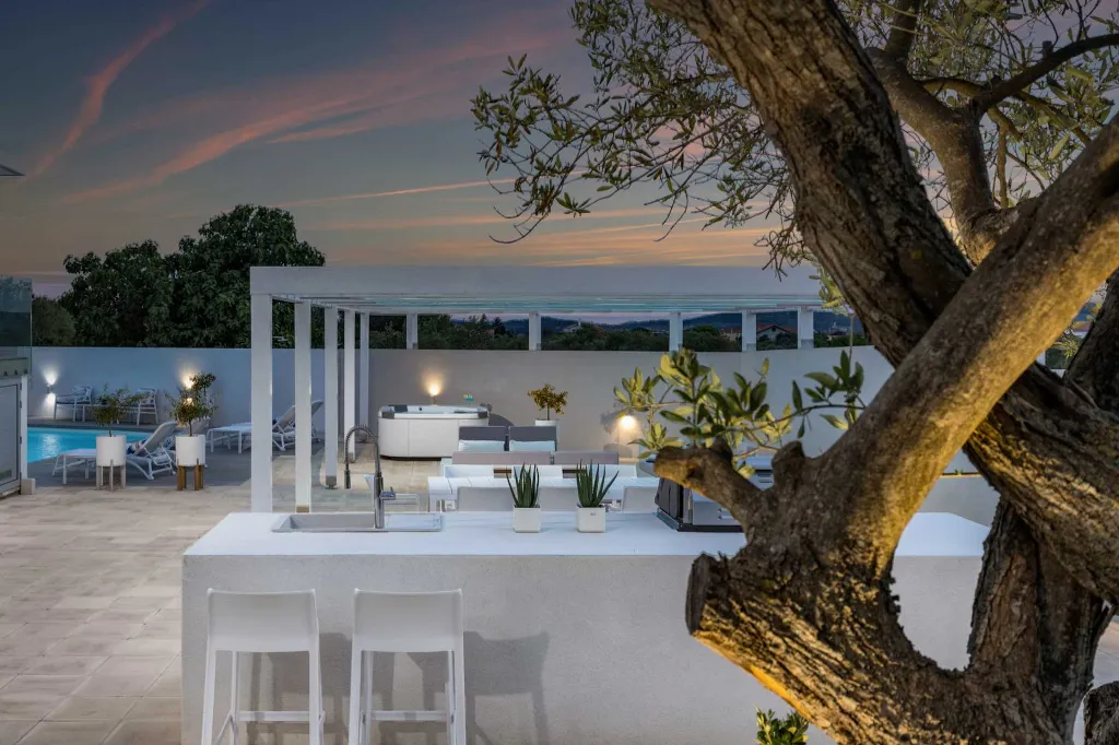 Villa in Bibinje for 12 Guests with Heated Pool