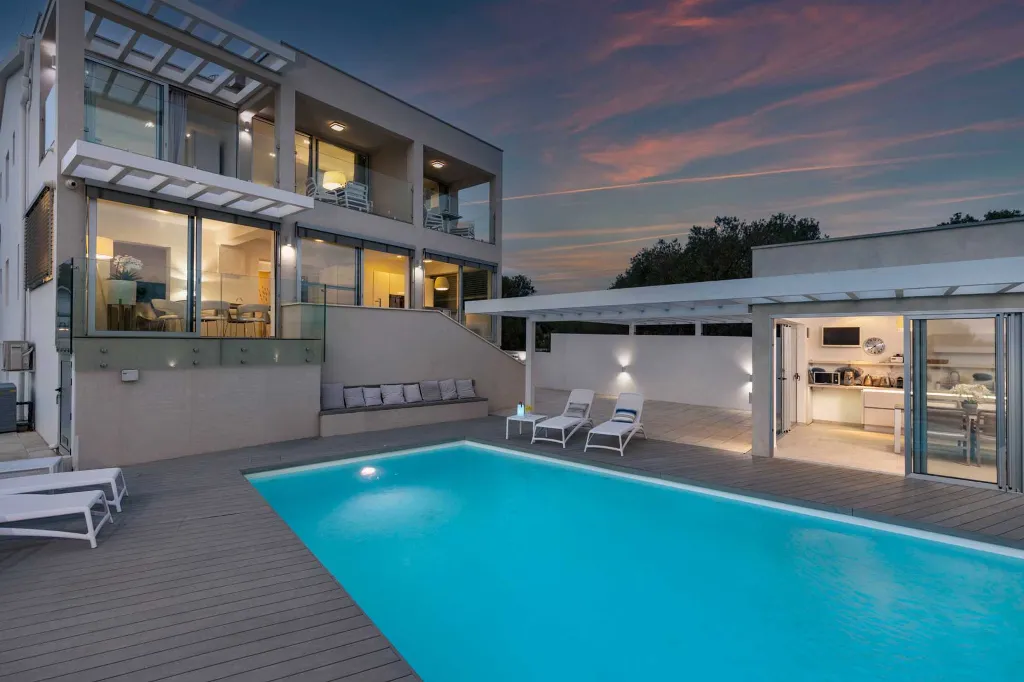 Villa in Bibinje for 12 Guests with Heated Pool