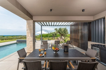 4-Bedroom Villa with Heated Pool in Višnjan