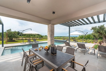 4-Bedroom Villa with Heated Pool in Višnjan