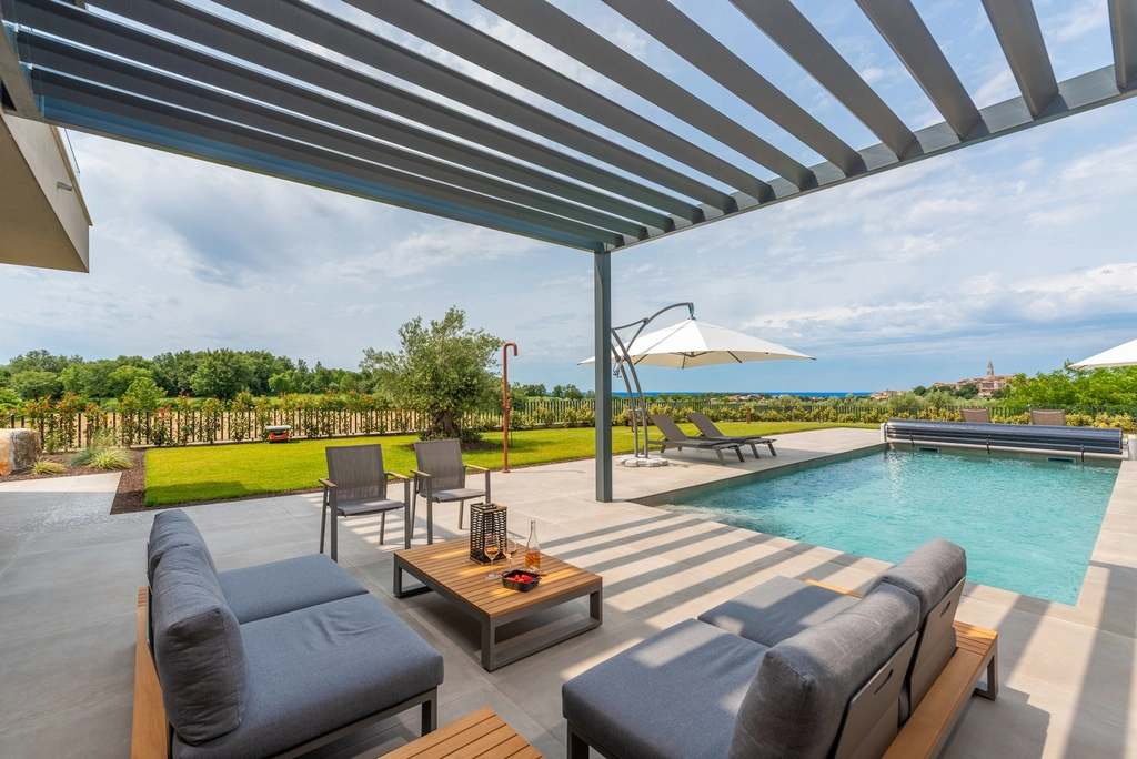 4-Bedroom Villa with Heated Pool in Višnjan