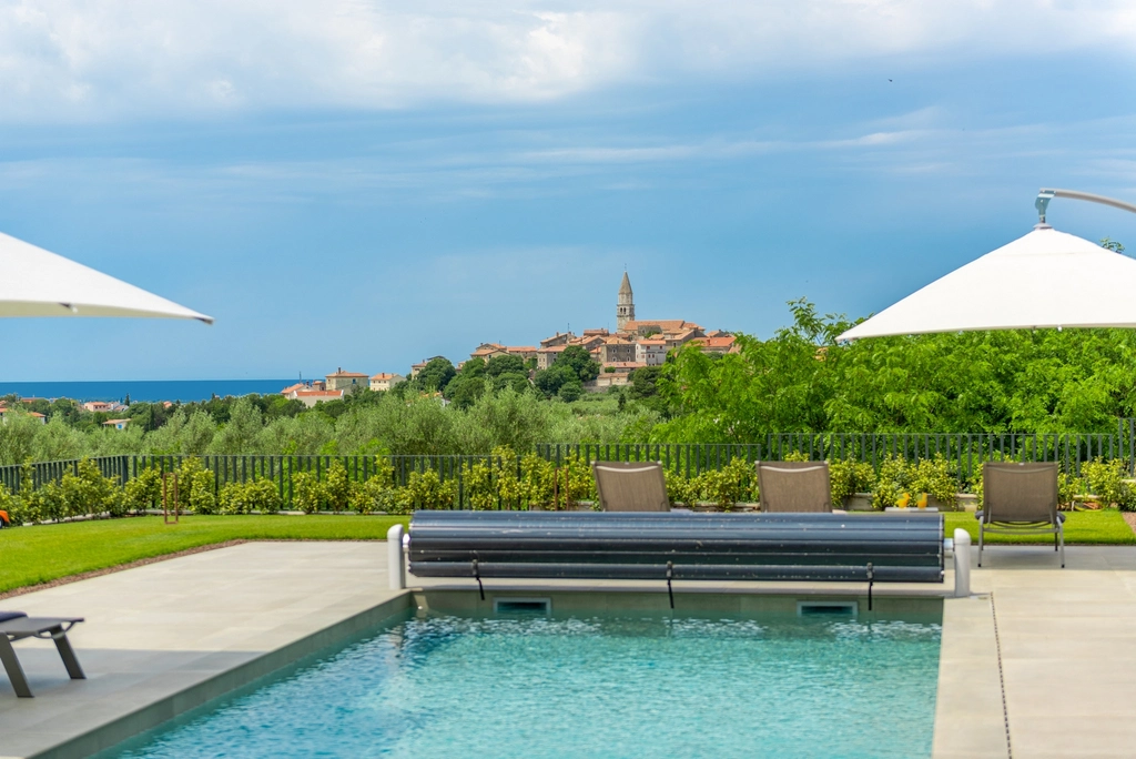 4-Bedroom Villa with Heated Pool in Višnjan