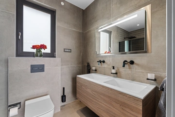 4-Bedroom Villa with Heated Pool in Višnjan