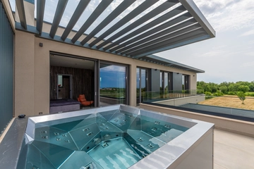 4-Bedroom Villa with Heated Pool in Višnjan