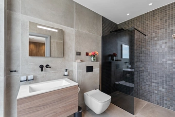 4-Bedroom Villa with Heated Pool in Višnjan