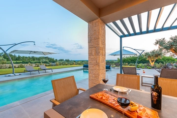 4-Bedroom Villa with Heated Pool in Višnjan