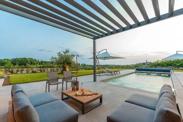 4-Bedroom Villa with Heated Pool in Višnjan