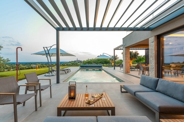 4-Bedroom Villa with Heated Pool in Višnjan