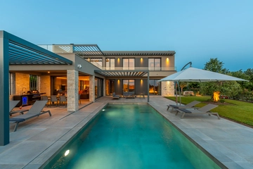4-Bedroom Villa with Heated Pool in Višnjan