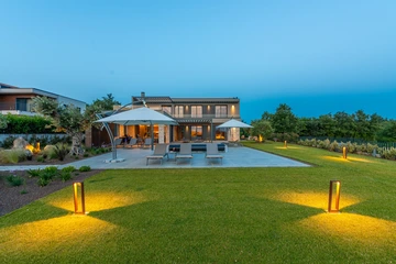 4-Bedroom Villa with Heated Pool in Višnjan