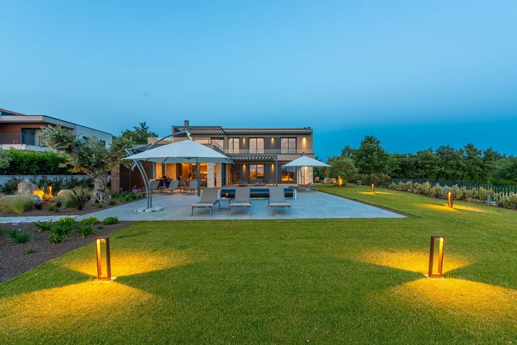 4-Bedroom Villa with Heated Pool in Višnjan