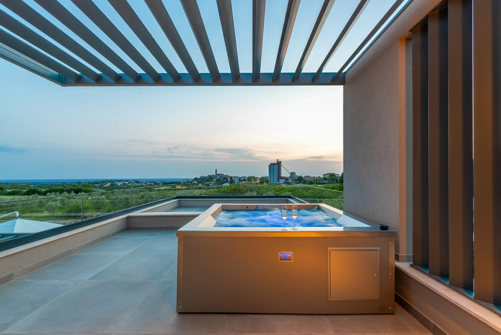 4-Bedroom Villa with Heated Pool in Višnjan