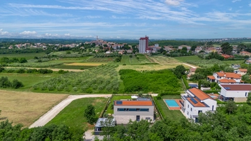 4-Bedroom Villa with Heated Pool in Višnjan