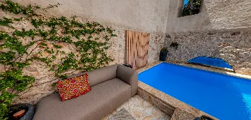 Heated Pool Villa with Privacy in Murter