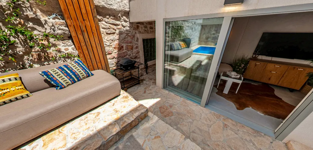 Heated Pool Villa with Privacy in Murter