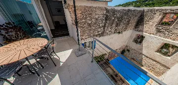 Heated Pool Villa with Privacy in Murter