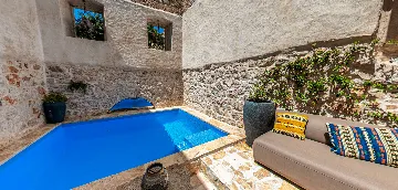 Heated Pool Villa with Privacy in Murter