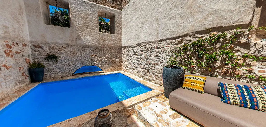 Heated Pool Villa with Privacy in Murter