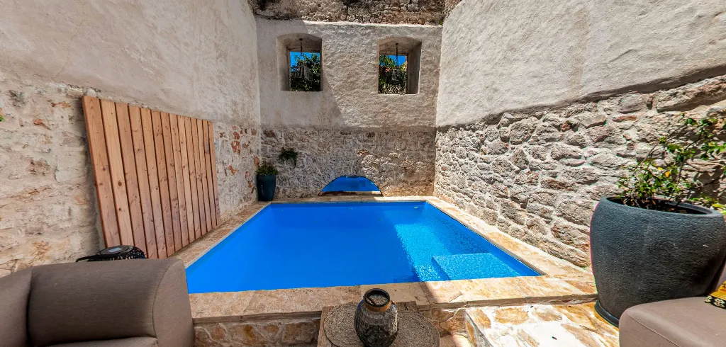 Heated Pool Villa with Privacy in Murter