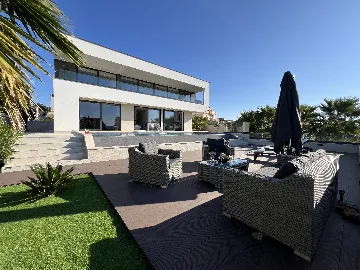 Sv. Filip i Jakov Villa with Infinity Pool and Sea View