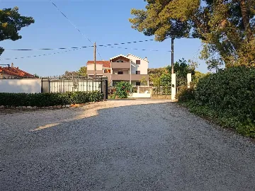 Apartment with Balcony and Sea View in Bibinje