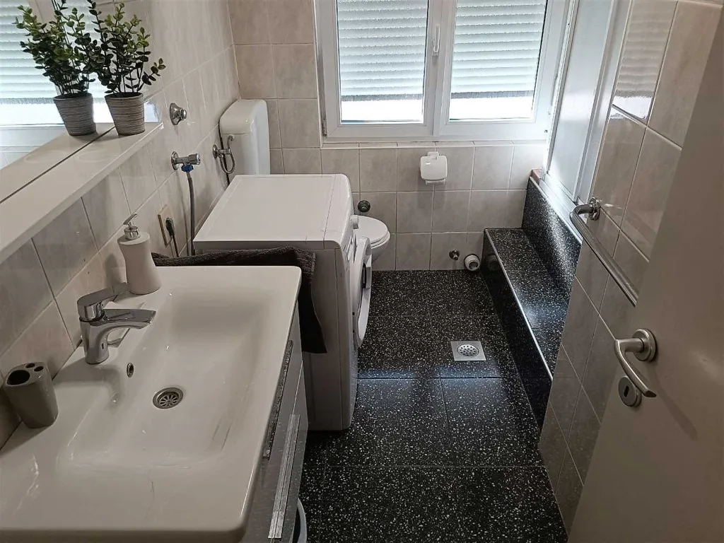 Apartment with Balcony and Sea View in Bibinje