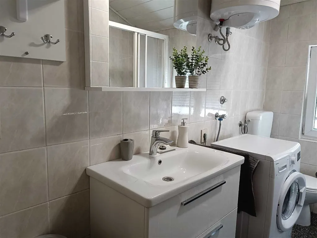 Apartment with Balcony and Sea View in Bibinje
