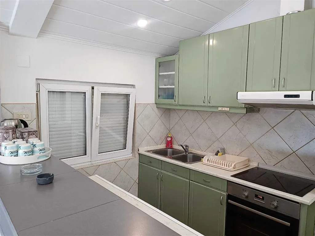 Apartment with Balcony and Sea View in Bibinje