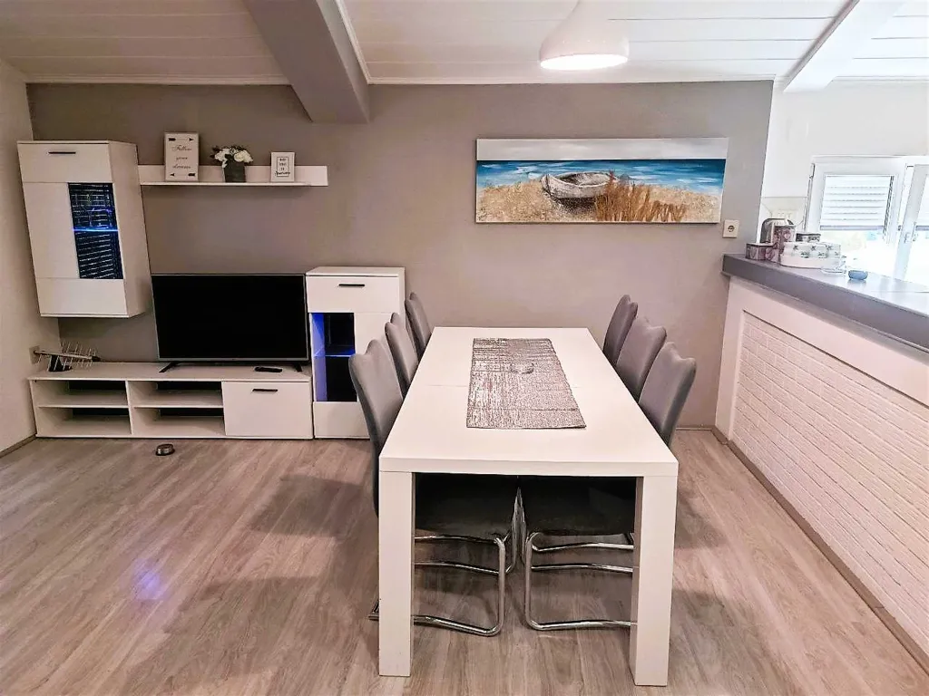 Apartment with Balcony and Sea View in Bibinje