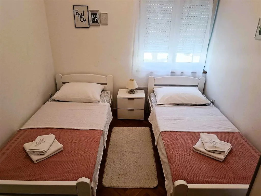 Apartment with Balcony and Sea View in Bibinje
