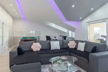 Family Villa with Private Pool in Cista Provo