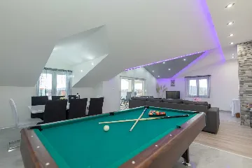 Family Villa with Private Pool in Cista Provo