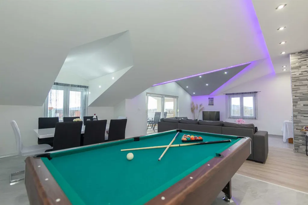 Family Villa with Private Pool in Cista Provo