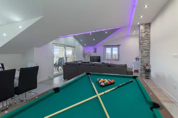 Family Villa with Private Pool in Cista Provo