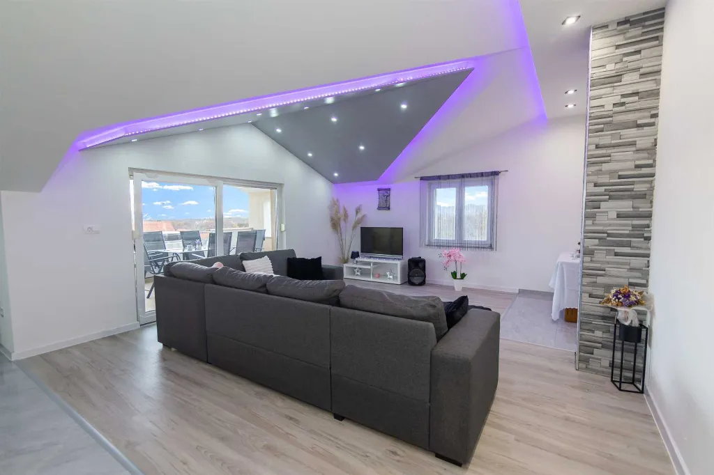 Family Villa with Private Pool in Cista Provo