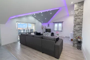 Family Villa with Private Pool in Cista Provo