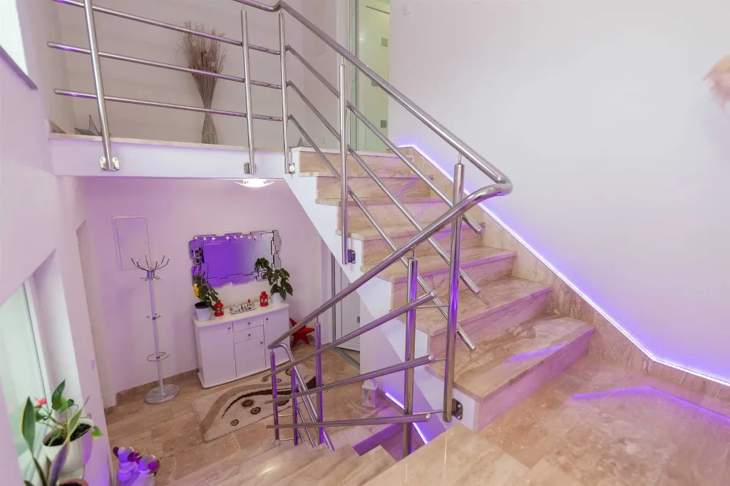 Family Villa with Private Pool in Cista Provo