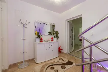 Family Villa with Private Pool in Cista Provo