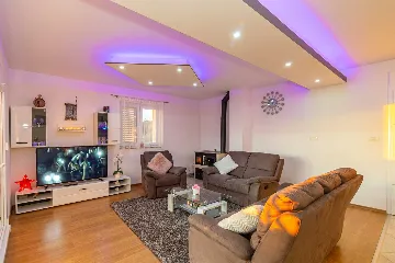 Family Villa with Private Pool in Cista Provo